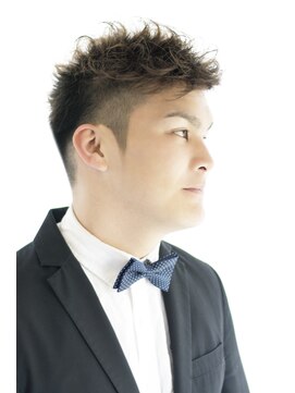 ツーブロックを活かした刈り上げパーマスタイル