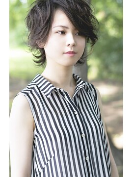 ショートスタイルはカールで動きを出しても素敵ですよ