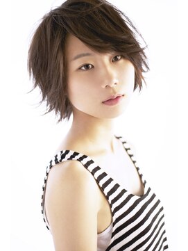 外ハネを活かして軽やかな大人かわいい女性に
